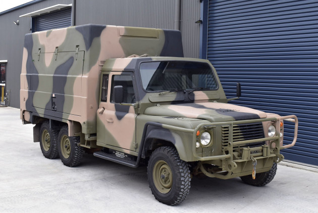 Land Rover Defender 110 Perentie Military 6x6…rare!